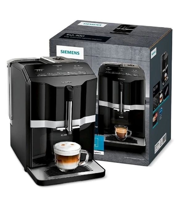 Siyah Siemens espresso makinesi, kahve fincanı ve yanında bir kutu.