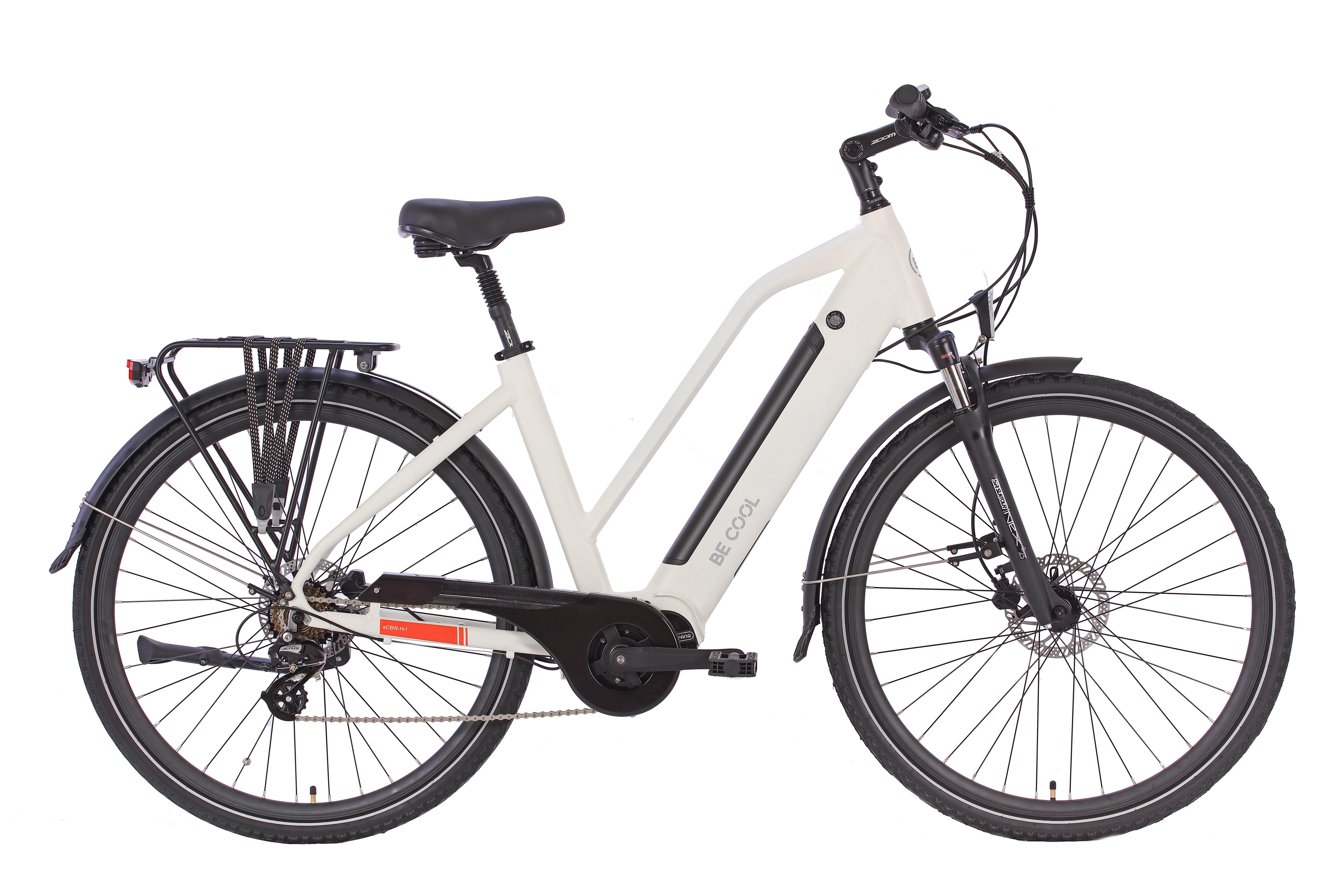 Weißes und schwarzes Elektrofahrrad mit Gepäckträger. Der Markenname 'BE COOL' ist sichtbar.