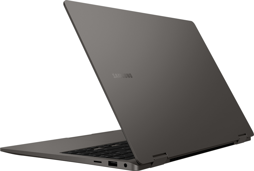 Een donkergrijze Samsung laptop met het scherm in een hoek open, de toetsenbord zichtbaar.