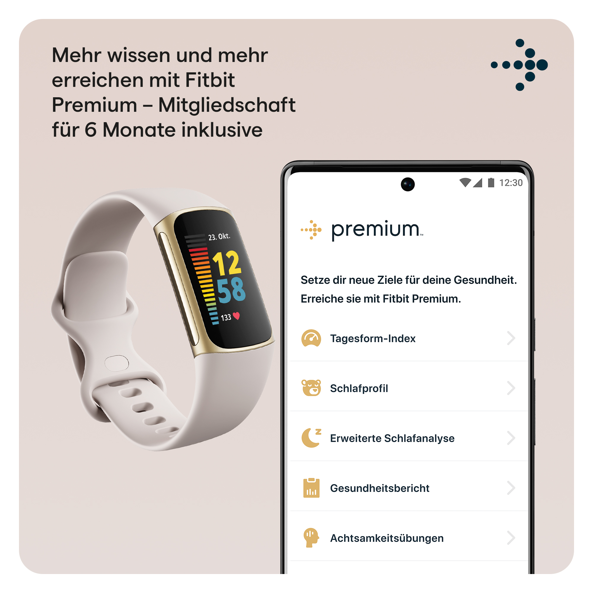 Ein Fitness-Tracker und ein Smartphone. Das Telefon zeigt die Fitbit Premium-Oberfläche.