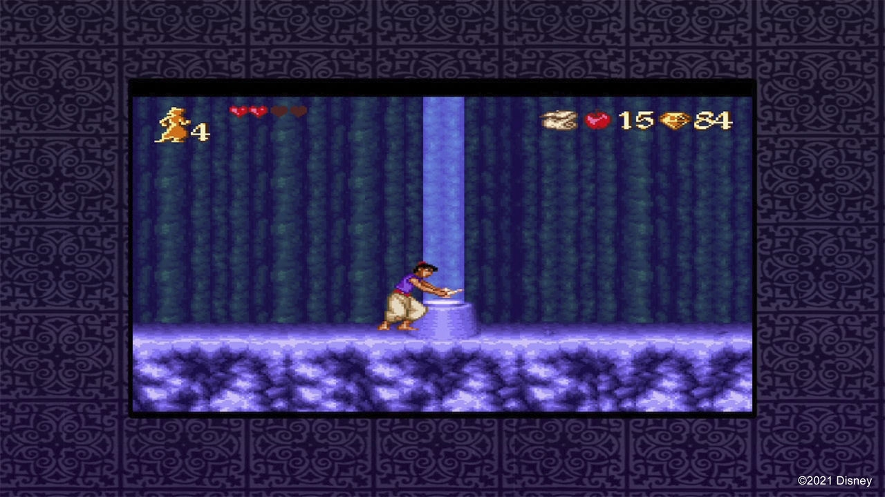 Scena del gioco Aladdin. Aladdin presso un pilastro, sfondo blu e barra della salute.