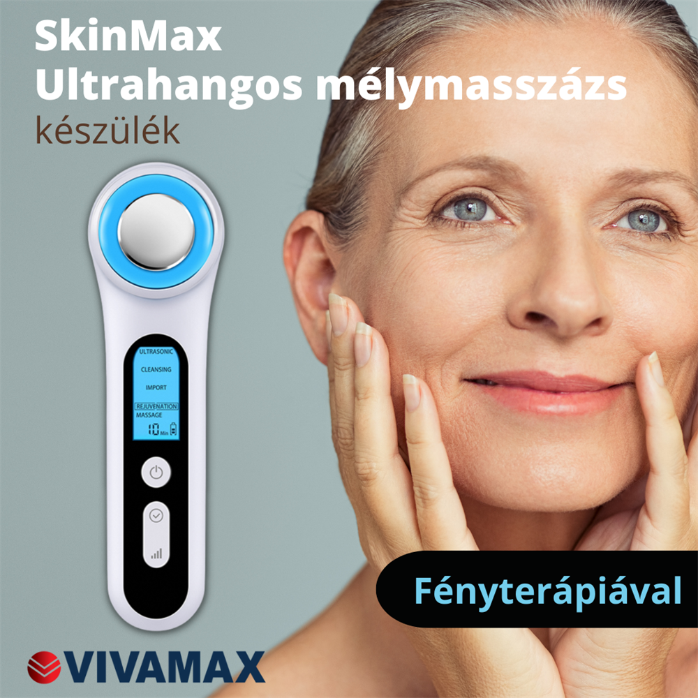Nő arckezelő eszközzel. Szöveg és márka a készüléken.