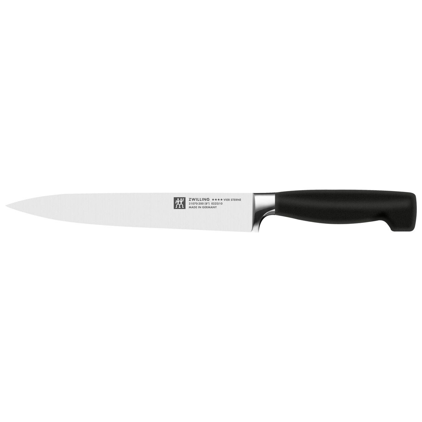 Ein großes Küchenmesser mit schwarzem Griff und silberner Klinge, vor weißem Hintergrund.