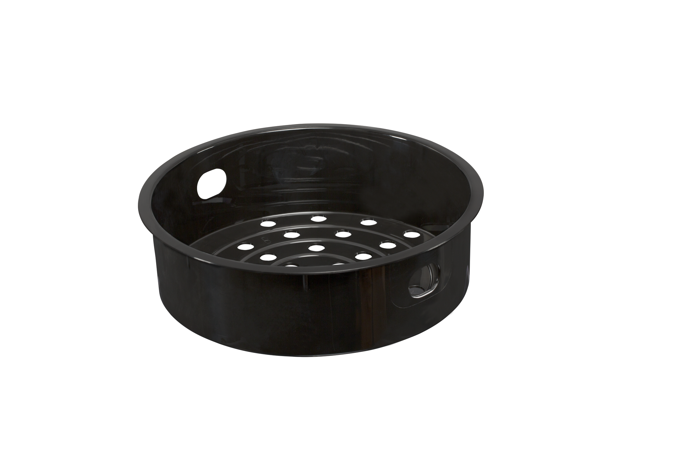Olla negra con agujeros para cocinar, tiene dos asas.