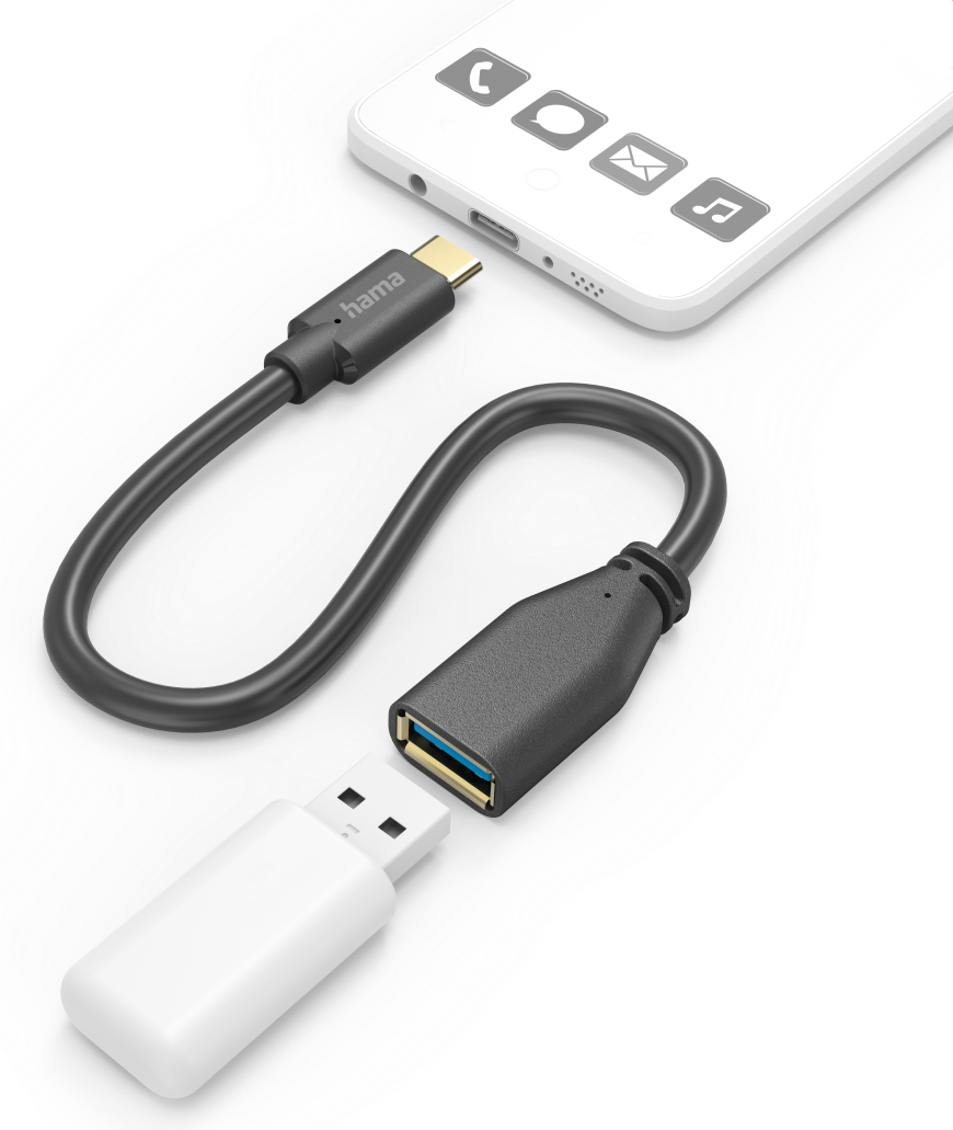 USB-C kábel csatlakoztatva egy telefonhoz és egy USB adapterhez.
