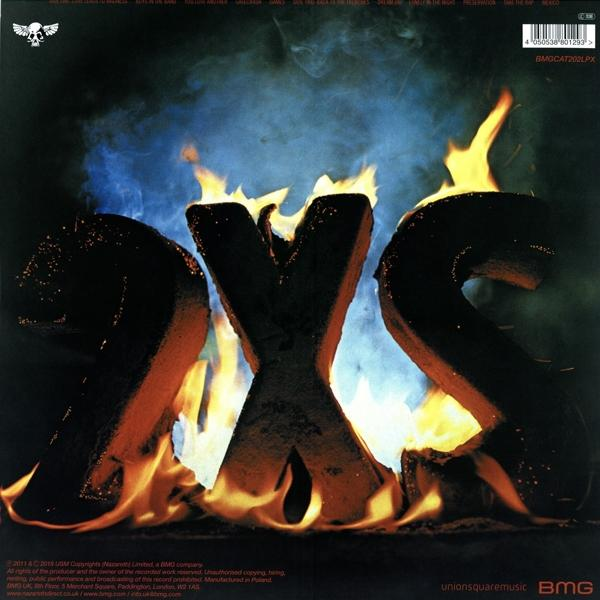 Album borító égő '2XS' betűkkel és szöveggel alul, kék háttér előtt.