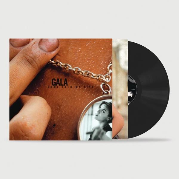 Albumhoes met het beeld van een vrouw. Het gezicht van een vrouw in een spiegel. Zwarte vinylplaat.