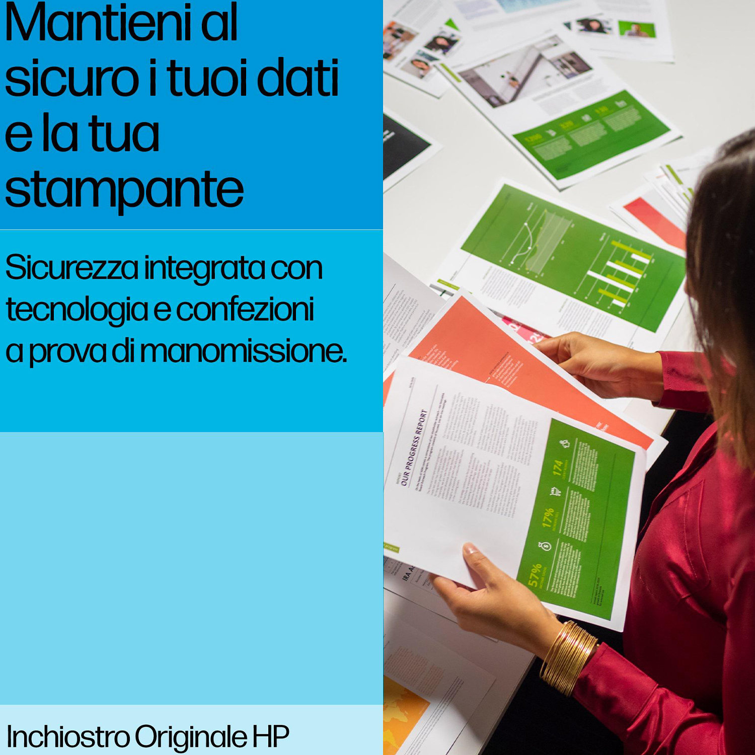 Donna che tiene documenti con grafici. Riquadro di testo blu a sinistra.