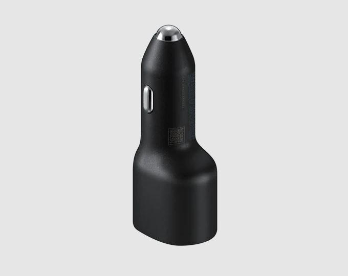 Schwarzes Autoladegerät. Zylindrischer Körper, silberne Spitze.