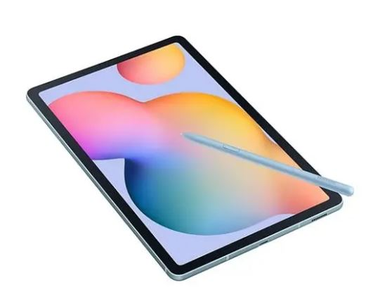 Mavi bir kalemle beyaz tablet. Ekran, renkli kalp benzeri bir tasarım gösteriyor.