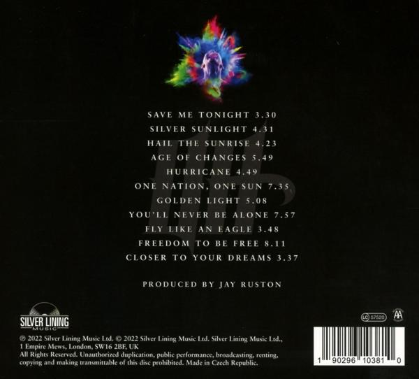 CD borító dalszövegekkel, előadói információkkal és egy szivárványszínű képpel középen.