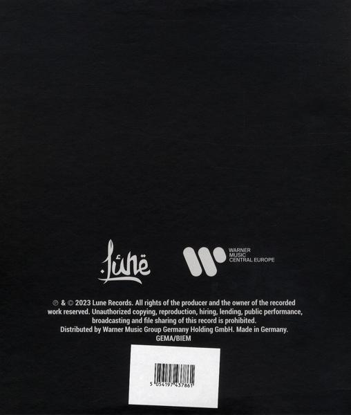 Schwarzer Hintergrund mit weißen Lune Records- und Warner Music-Logos und Text zum Urheberrecht.