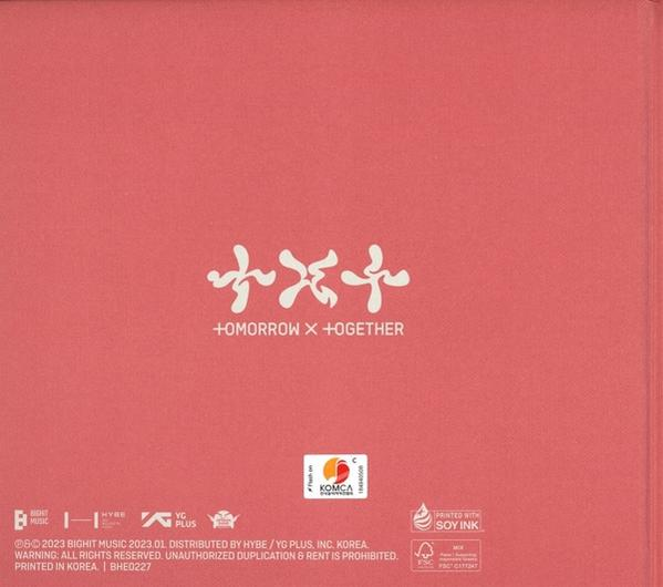 Rosa Hintergrund mit Text: 'TXT +OMORROW X +TOGETHER'. Darunter: 'BIGHIT MUSIC' und andere Markenlogos.