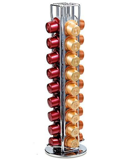 Kaffeekapselhalter mit roten und goldenen Kapseln, Chrom-Finish.