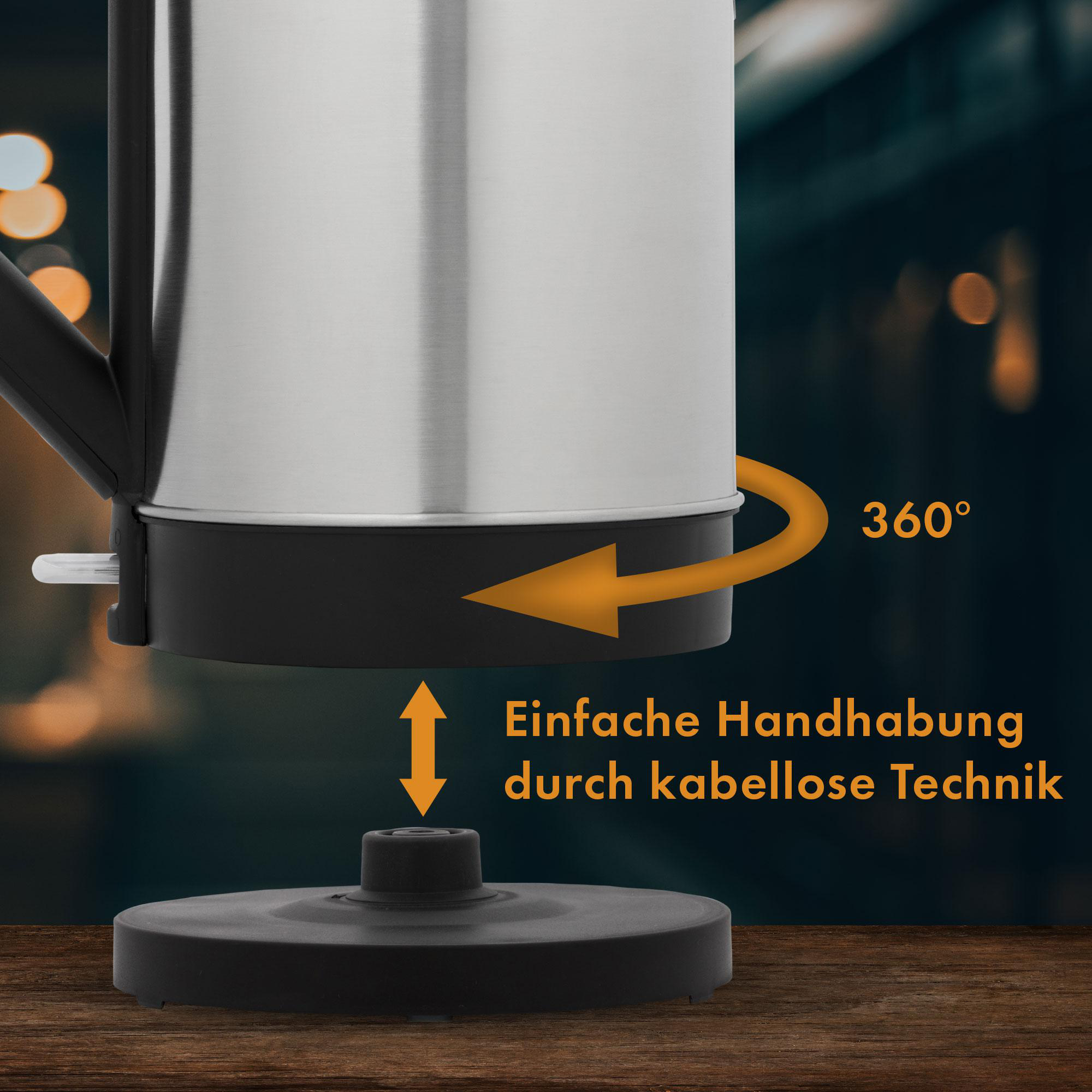 Nahaufnahme eines silbernen Wasserkochers auf schwarzem Sockel. Ein Pfeil zeigt 360° Drehung an.