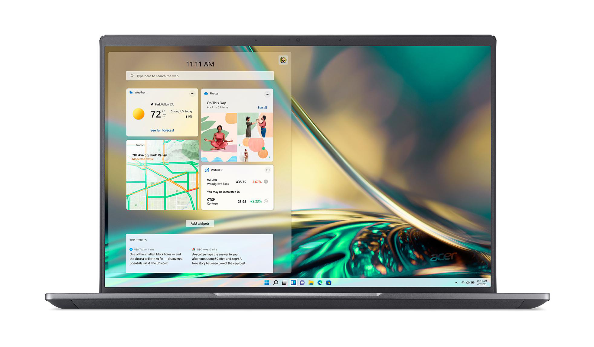 Laptop-Bildschirm mit Wetter-App und anderen Widgets.