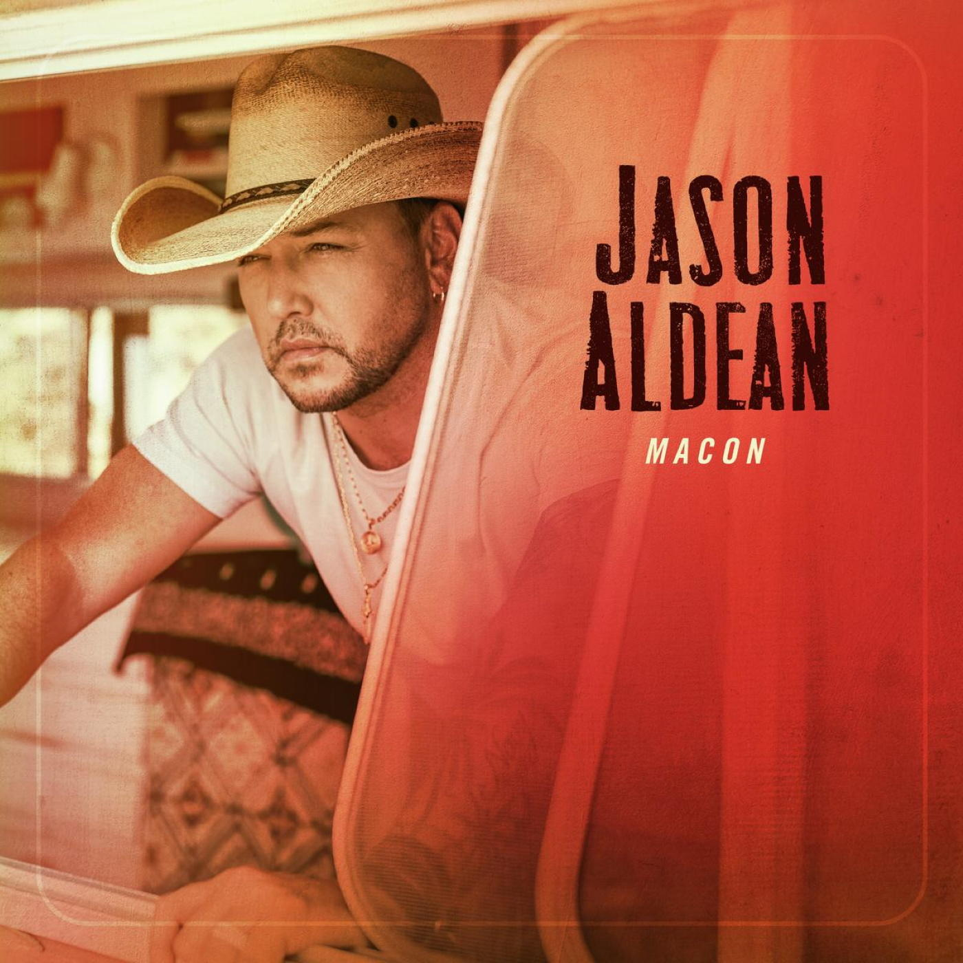Jason Aldean album borítója, kalapban, piros háttér előtt.