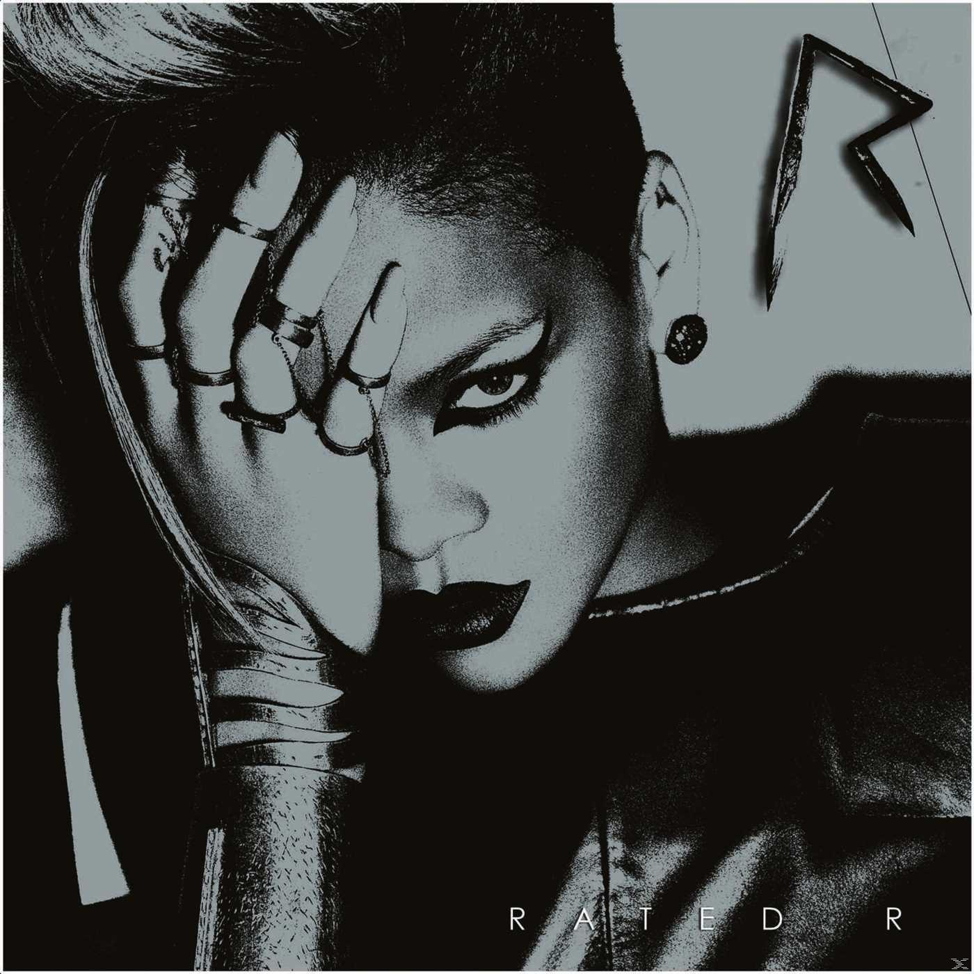 Album borító női arccal, kezekkel és szöveggel: "RATED R". Szürke háttér.