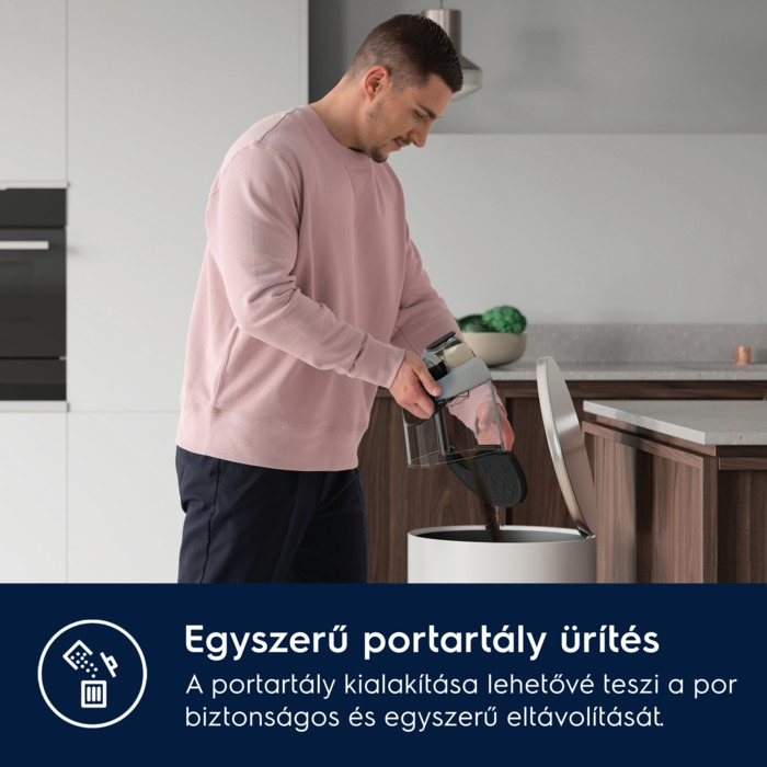 Férfi porszívó tartályt ürít a szemetesbe. A szöveg: 'A tartály egyszerű kiürítése'.