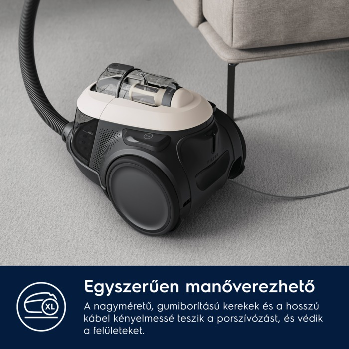 Porszívó szőnyegpadlón. A szöveg: 'Könnyen manőverezhető'. A porszívó fekete és bézs.