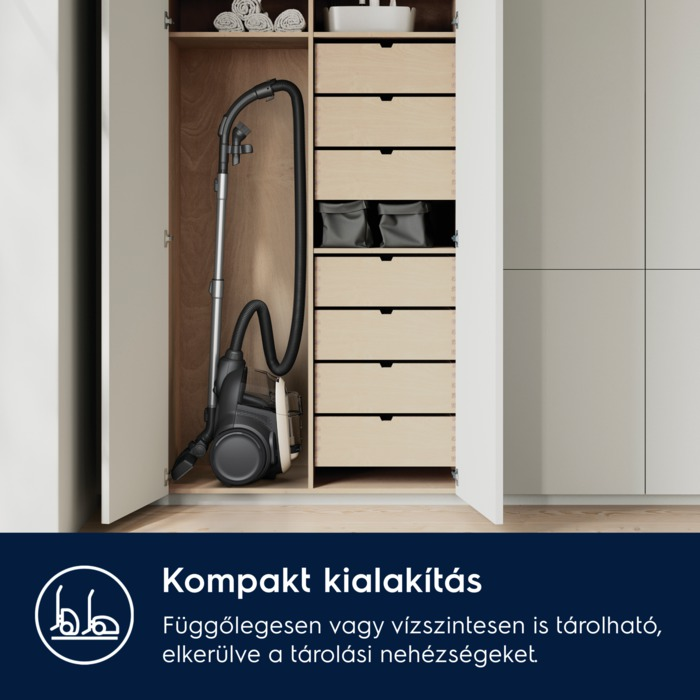 Beépített porszívó egy fehér szekrényben. A szekrényajtók nyitva vannak, látható a porszívó és a fiókok.