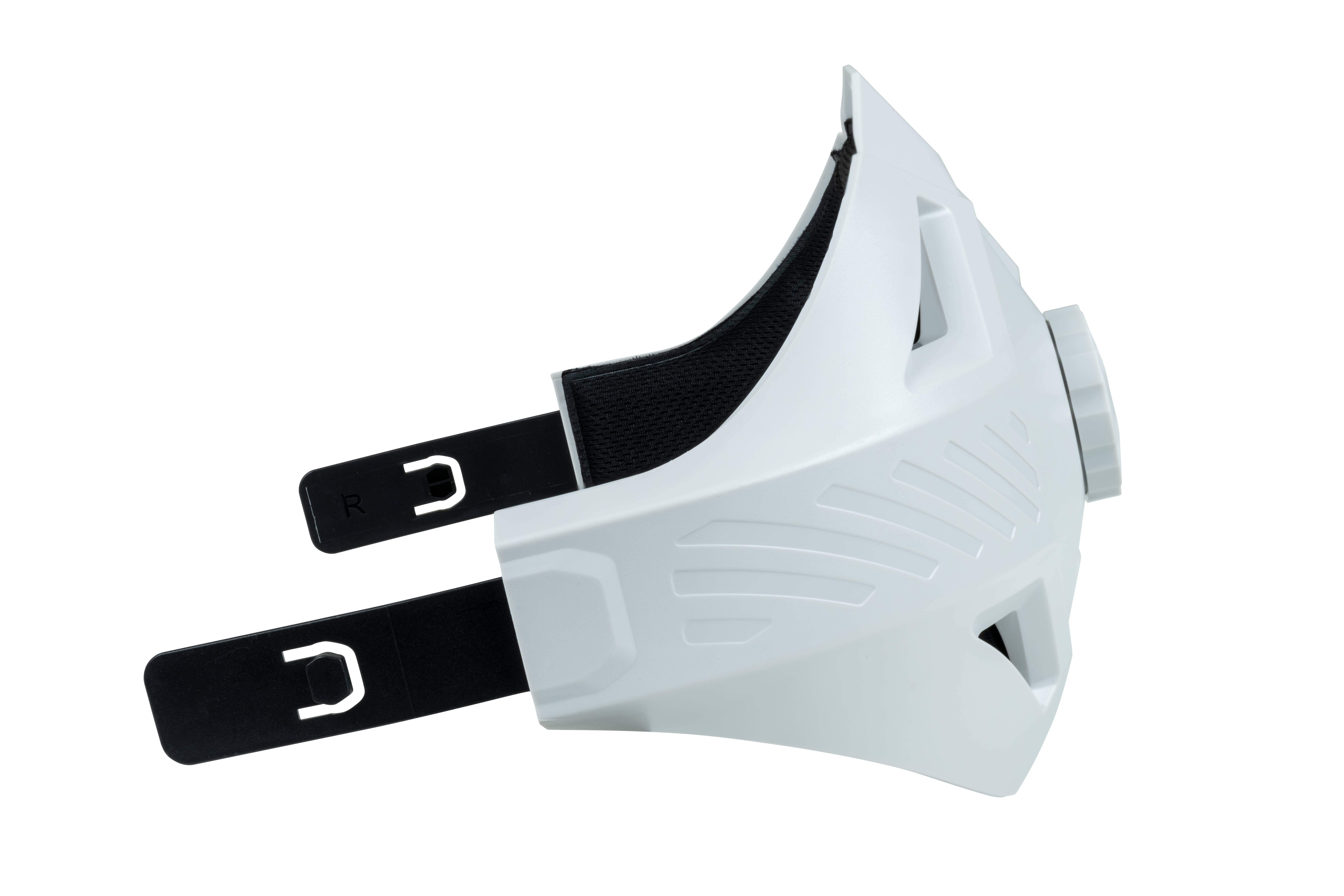 Weiße Gesichtsmaske mit schwarzen Riemen.
