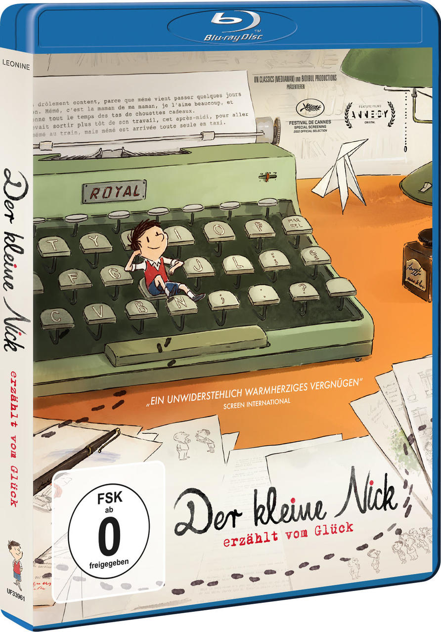 Blu-ray-Cover von 'Der kleine Nick'. Ein Junge sitzt auf einer Schreibmaschine, Papiere und Tintenfass drumherum. Der Titel ist unten.