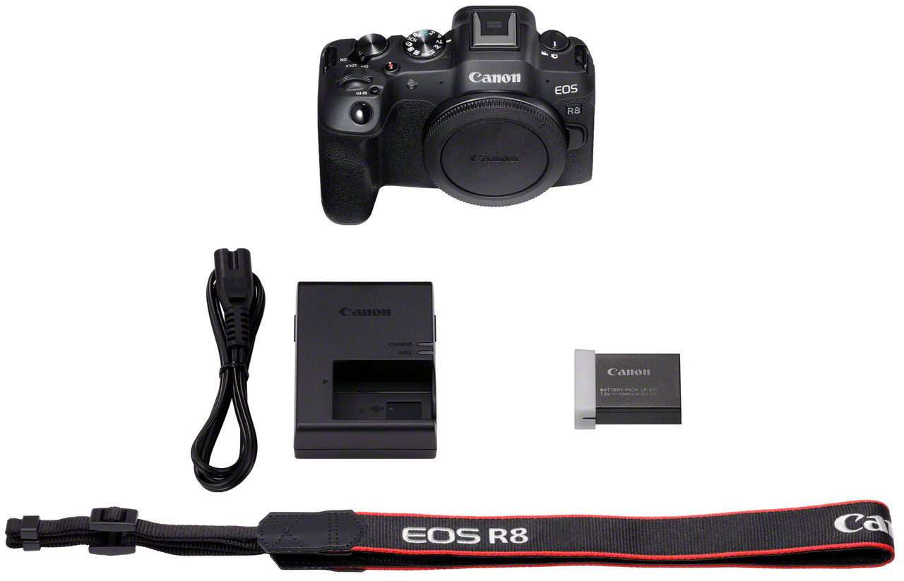 Canon EOS R8 Kamera-Kit mit Zubehör wie Ladegerät und Trageriemen.