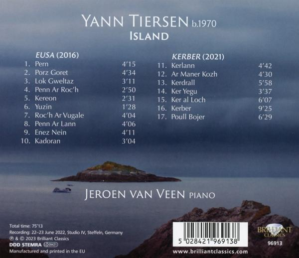 Albumcover mit Text und Noten. Es zeigt eine Landschaft und den Namen: Yann Tiersen.