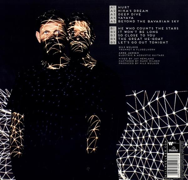 Albumcover mit zwei Gesichtern von Männern, weiße Linien darüber.