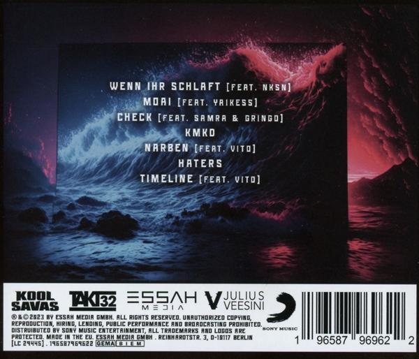 Albumcover, blaue Wellen, rote Akzente. Weißer Text. Schwarzer Hintergrund.
