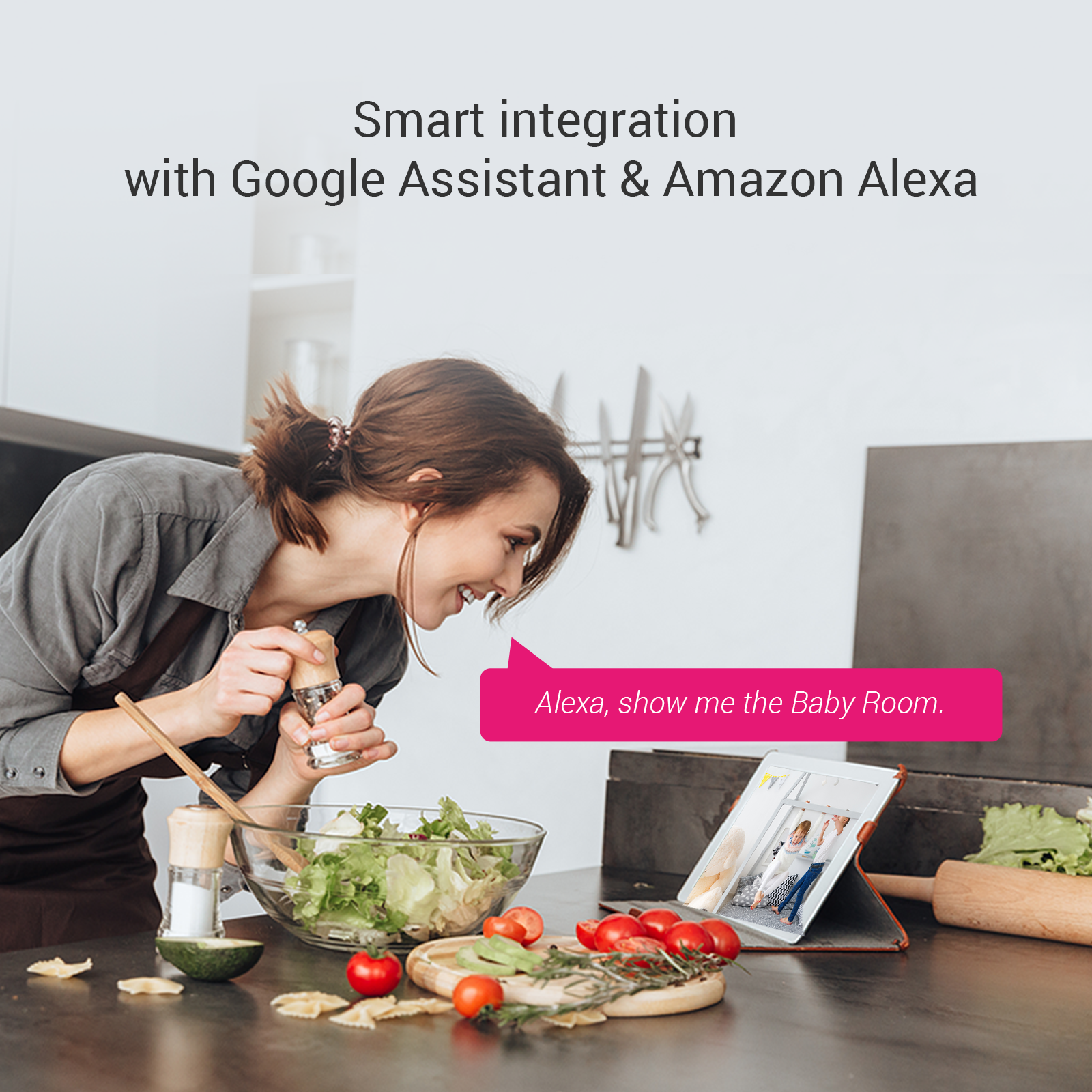Frau kocht und schaut auf ein Tablet, Google Assistant.