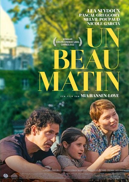 Filmposter. Drie lachende mensen, titel 'Un Beau Matin' in geel. Achtergrond: bomen, groen.