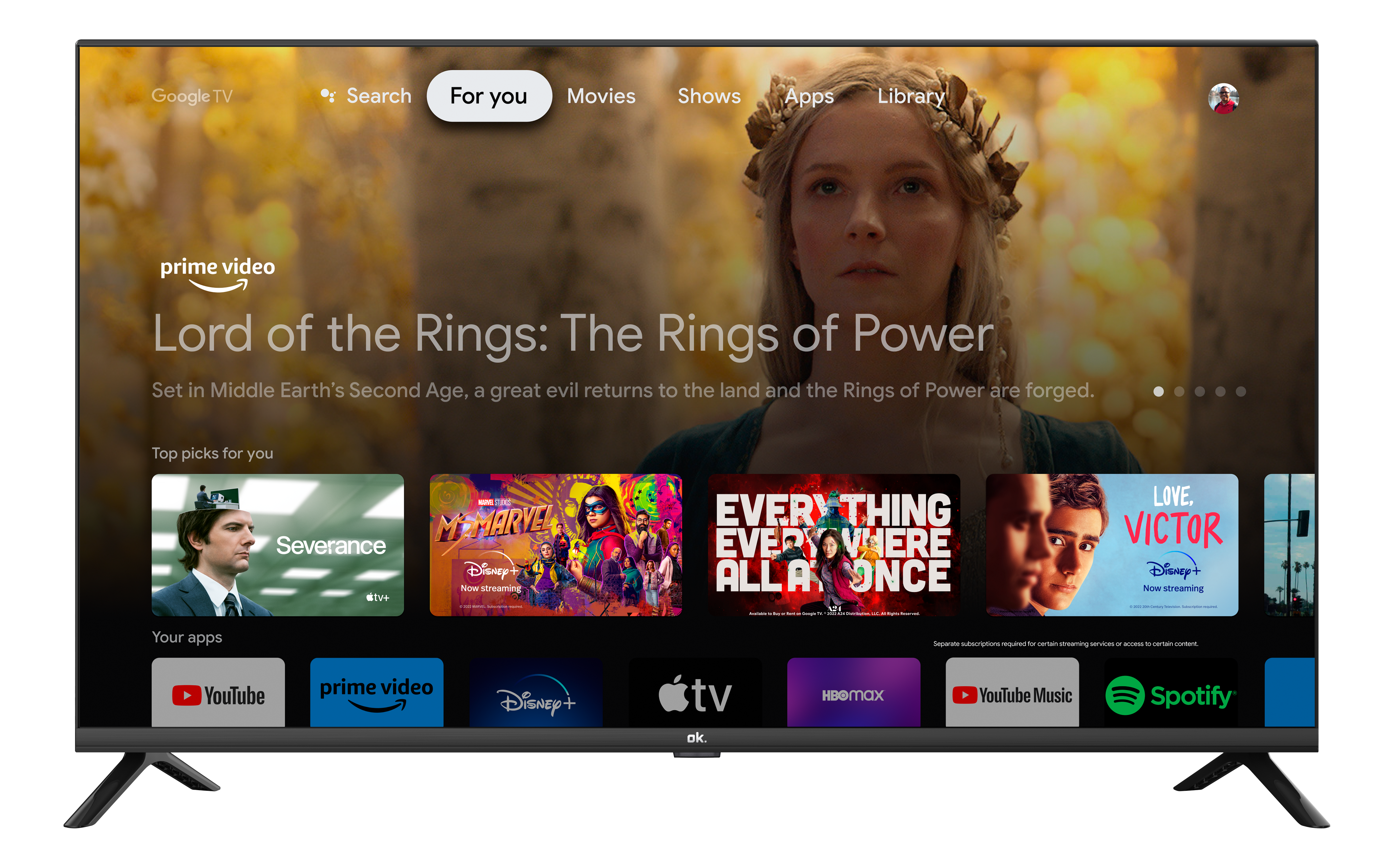 Un écran de télévision affiche une application de service de streaming, affichant des images et du texte. La marque est ok.