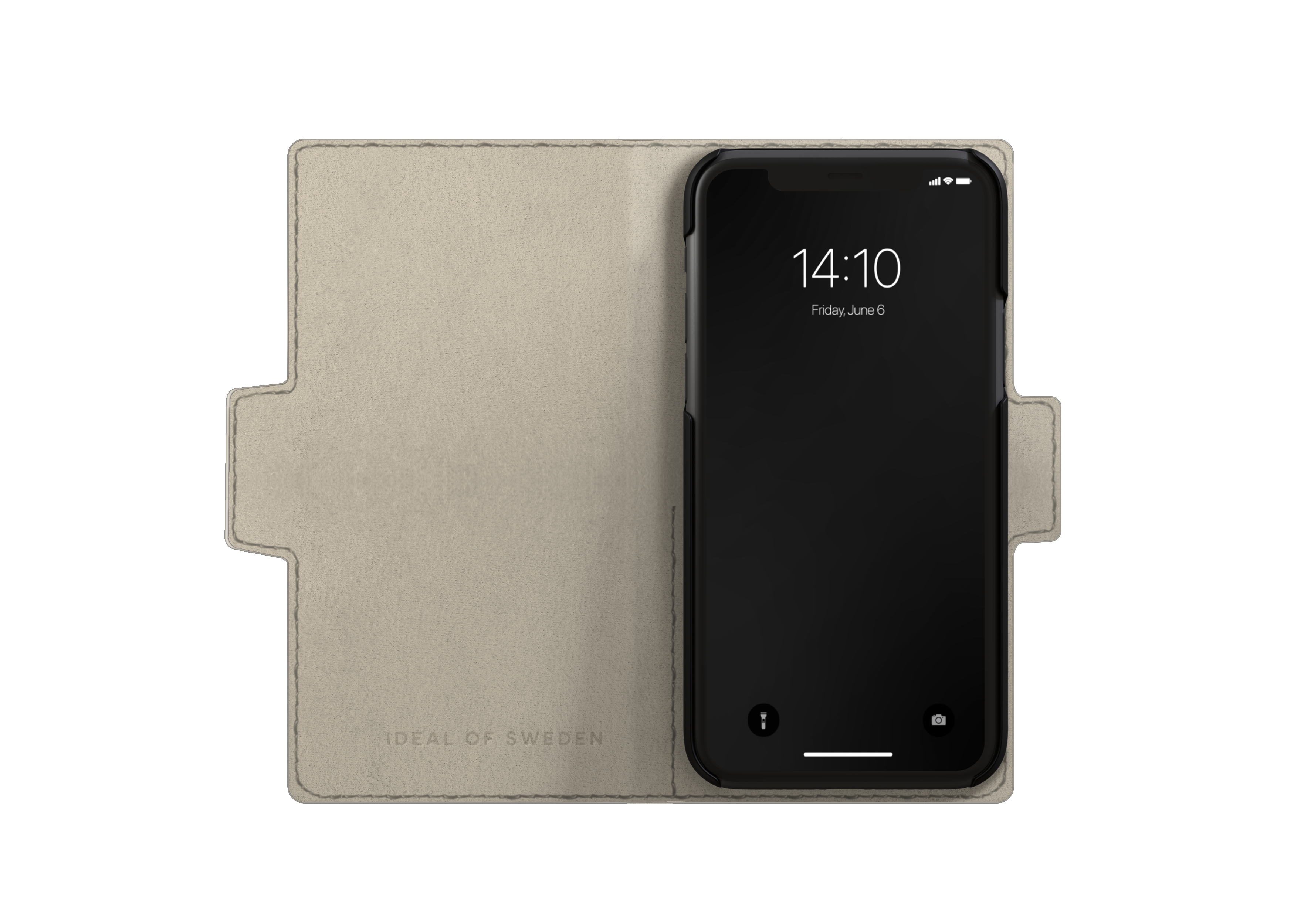 Geöffnete Handyhülle mit schwarzem Handy darin. Das Handy zeigt Uhrzeit und Datum auf schwarzem Bildschirm.