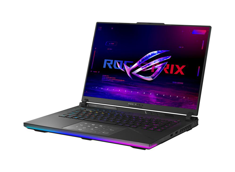 Ein schwarzer und RGB-Laptop, geöffnet, mit einem farbenfrohen Bildschirm, der das ROG Strix-Logo zeigt. Weißer Hintergrund.