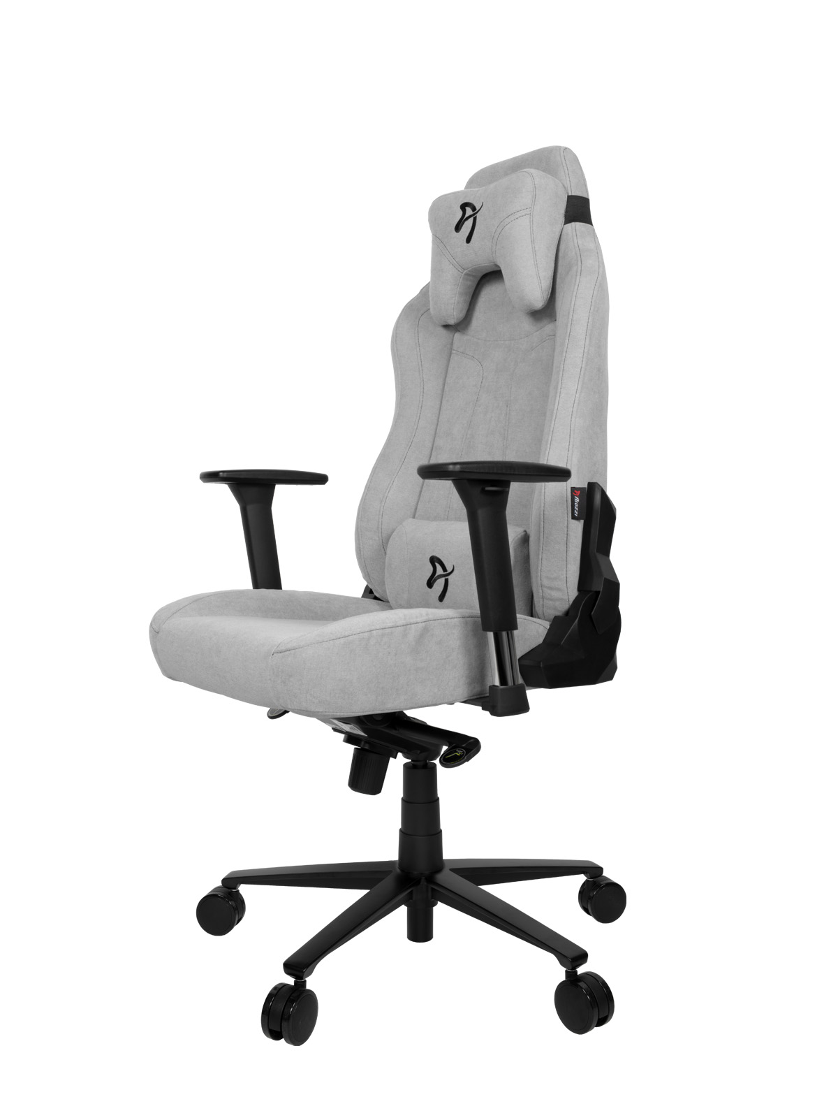 Világosszürke gamer szék fekete kartámaszokkal és talppal, oldalnézet.