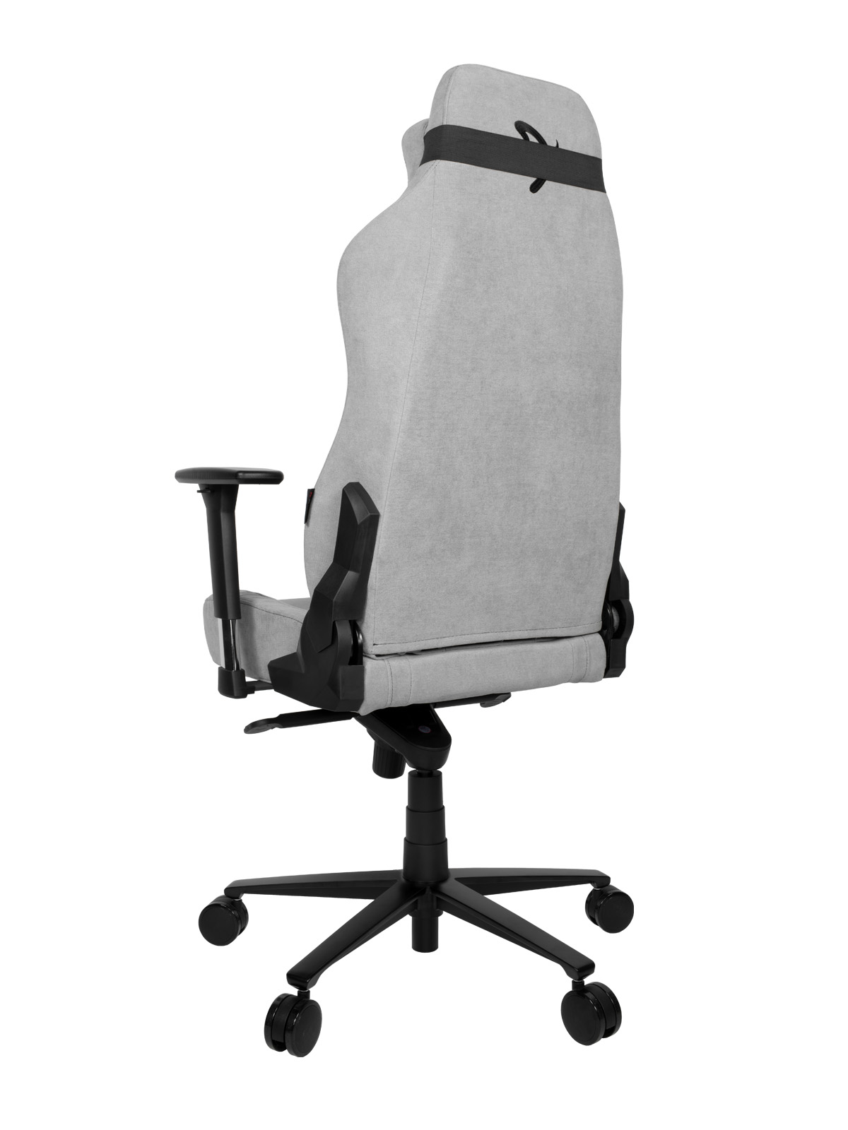 Szürke gamer szék, fekete részletekkel, fehér háttéren. A szék háta a fókuszban.