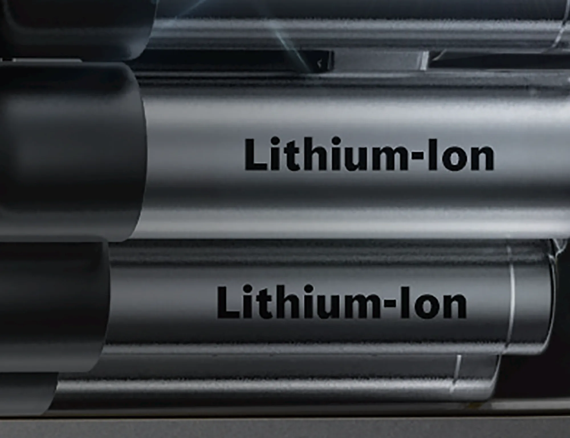 Nahaufnahme von Lithium-Ionen-Batterien. Der Text 'Lithium-Ion' steht auf jeder Batterie.