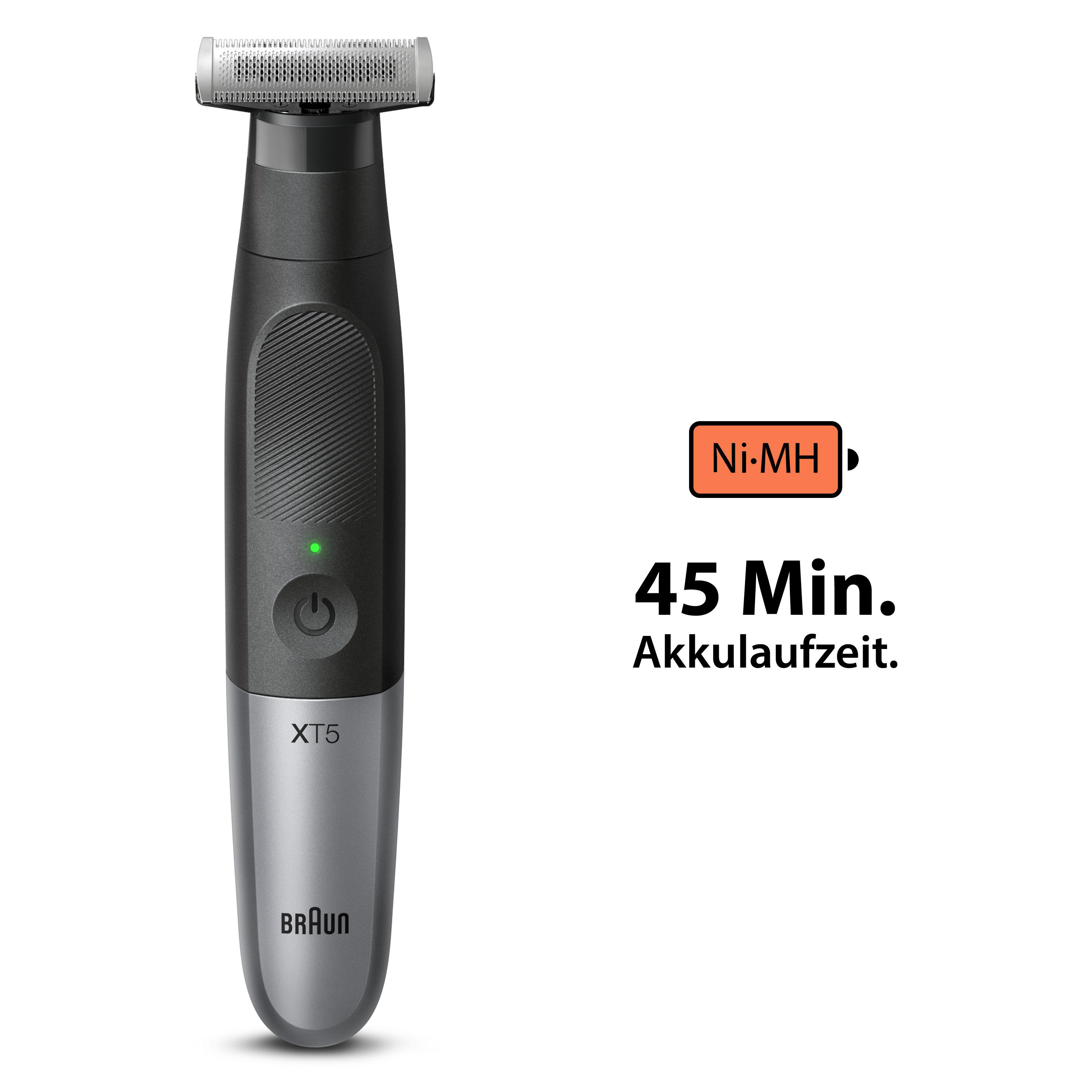 Schwarz-silberner Elektrorasierer mit grünem Ein- / Aus-Schalter und Batterieinfo. Weißer Hintergrund.