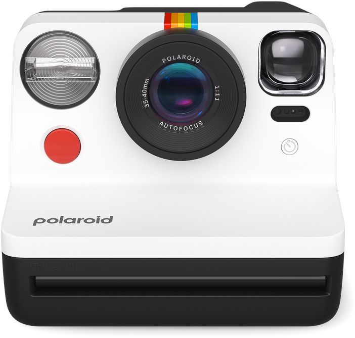 Weiße Polaroid-Kamera mit schwarzem Sockel. Sie hat einen Regenbogenstreifen oben, ein Objektiv und einen roten Knopf.