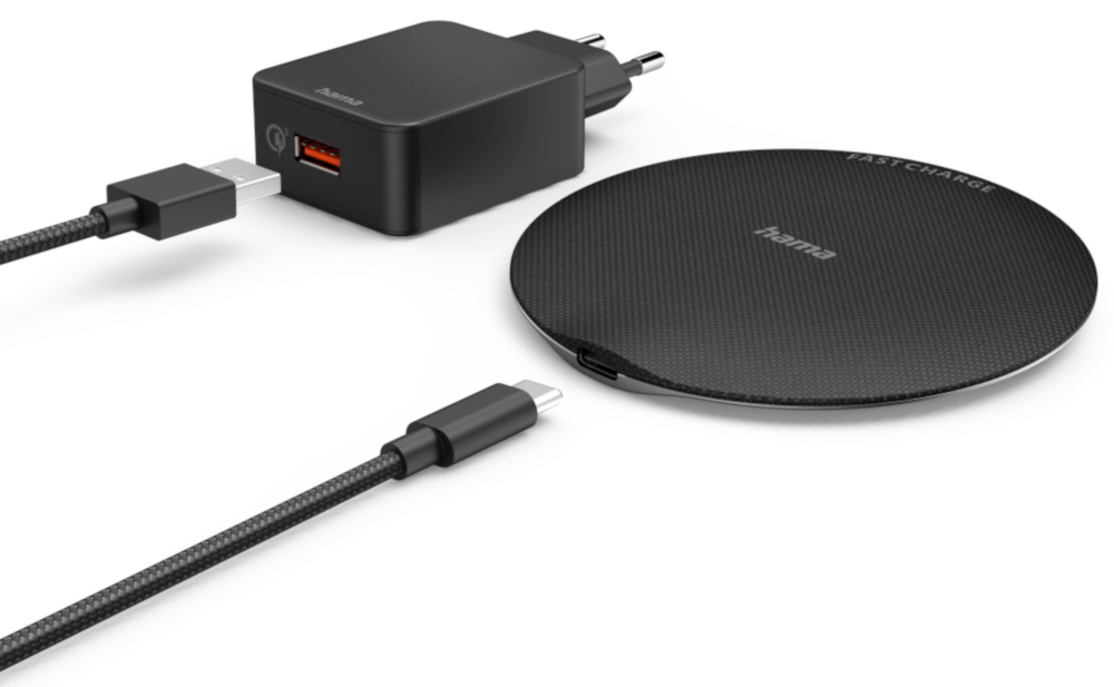 Ensemble de charge noir: chargeur, chargeur sans fil et câble USB.