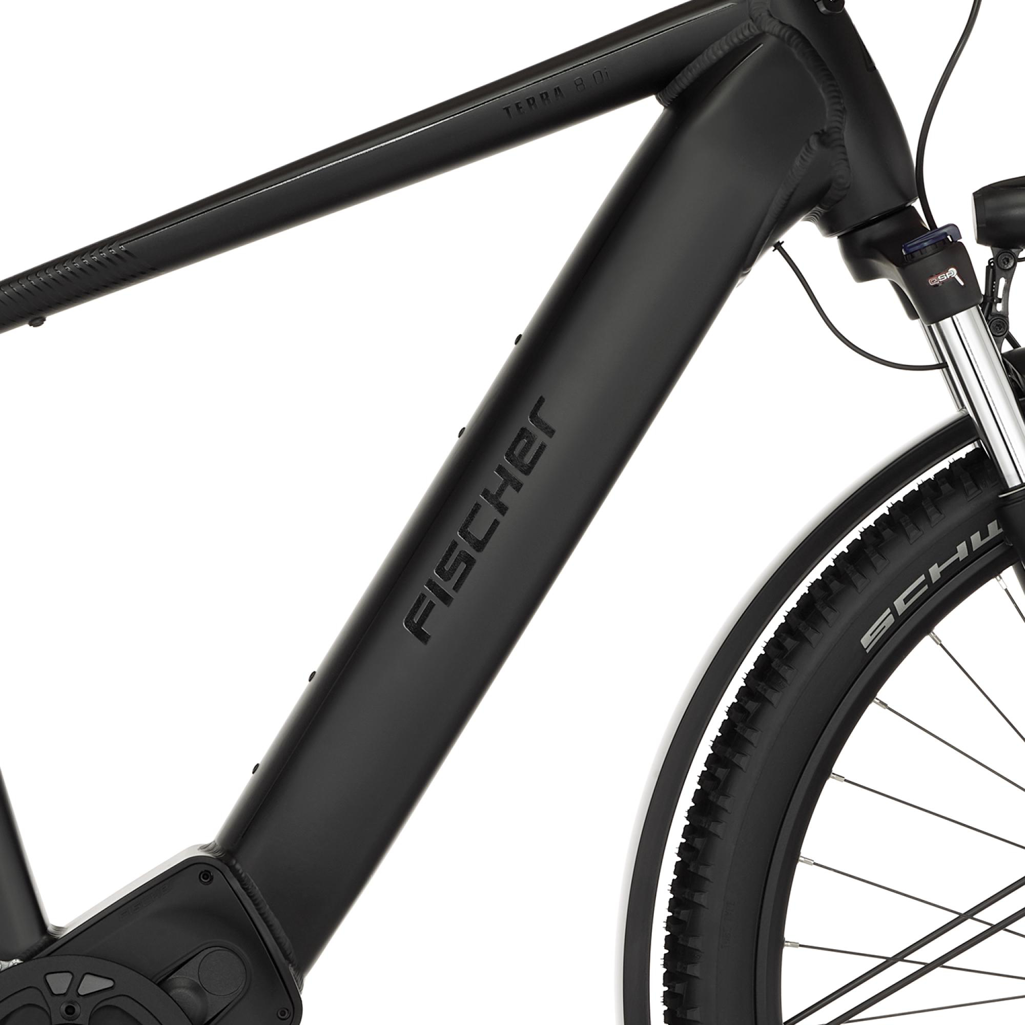Schwarzer Fischer E-Bike-Rahmen. Der Fahrradrahmen trägt das Wort FISCHER.