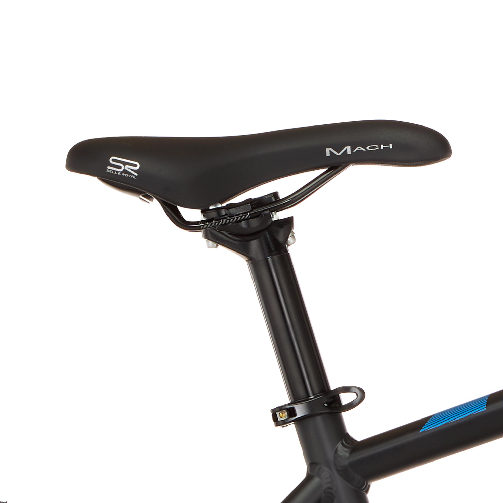 Schwarzer Fahrradsattel mit „MACH“-Etikett. Der Sattel ist an einer schwarzen Sattelstütze befestigt.