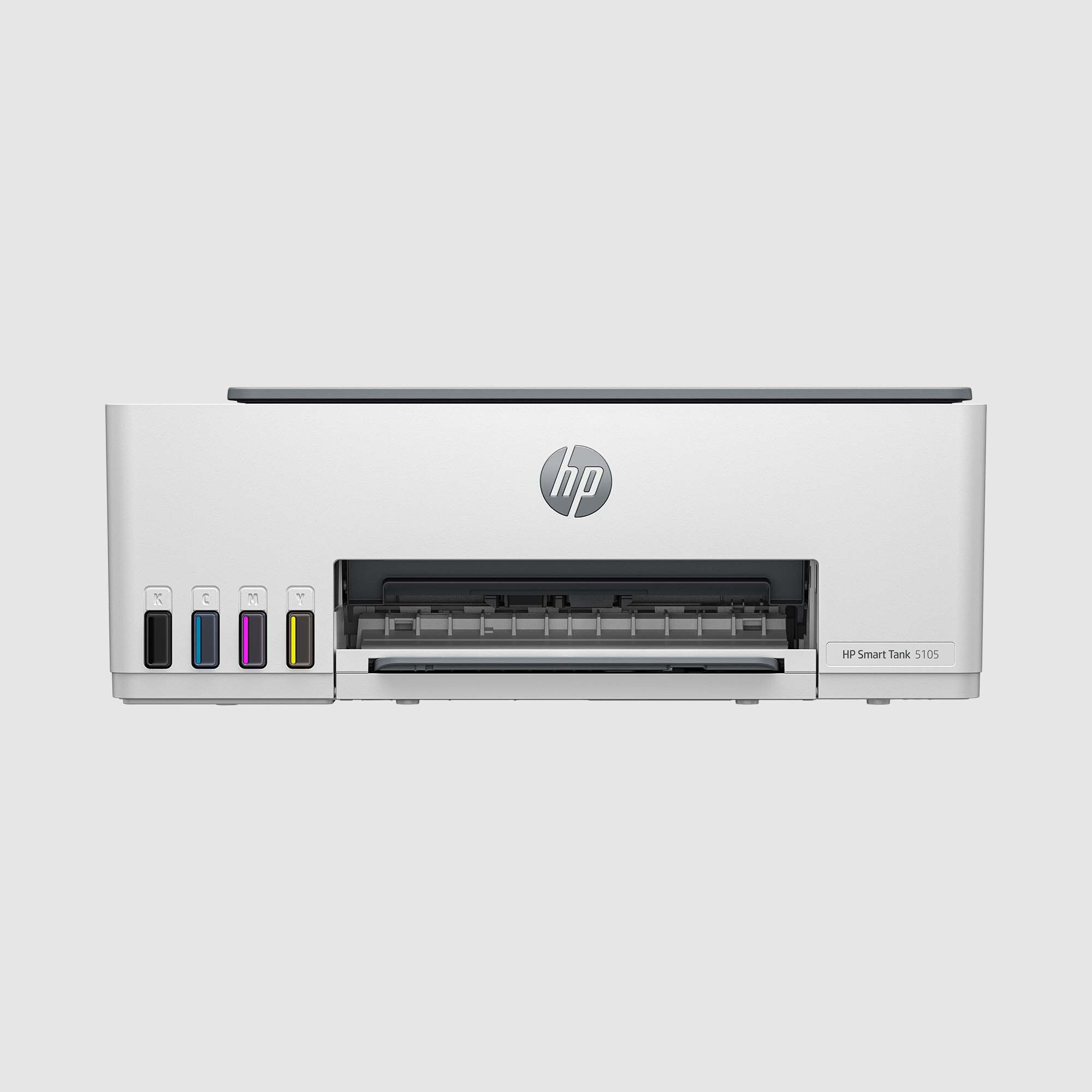 Ein weißer Drucker mit Tintenpatronenschlitzen und dem HP-Logo auf der Vorderseite.