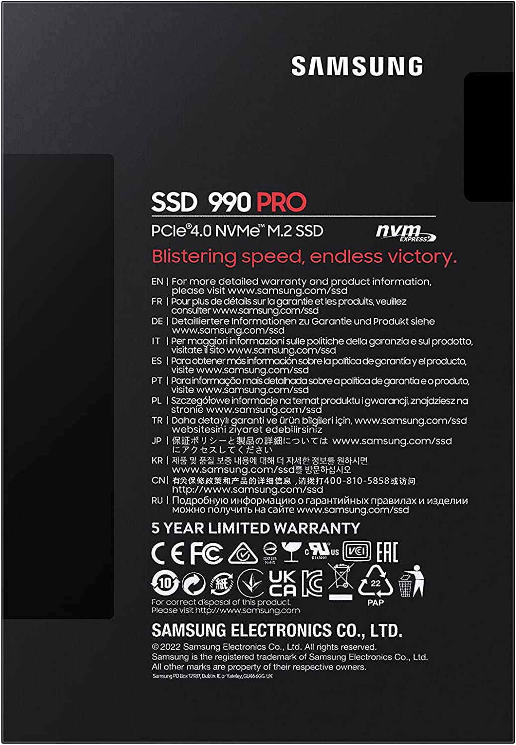 Una caja negra y plateada con la etiqueta Samsung SSD 990 PRO. Se puede ver mucho texto.