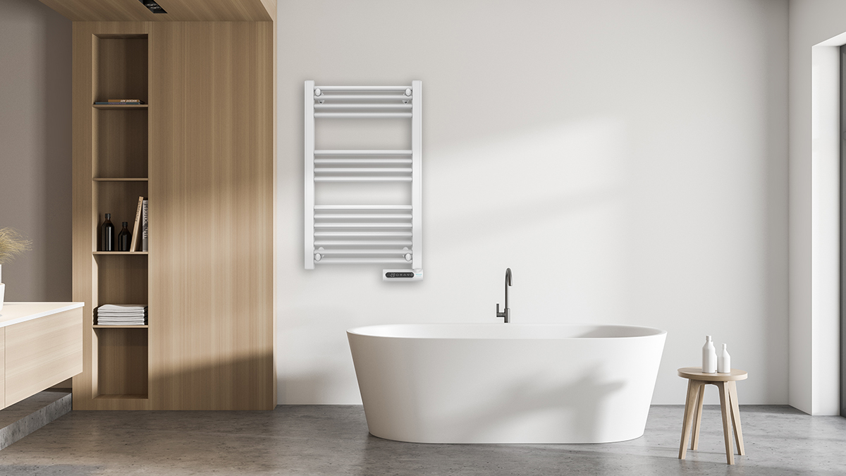 Baño moderno con bañera blanca, toallero, estante de madera y taburete. Los tonos neutros crean una estética serena y minimalista.