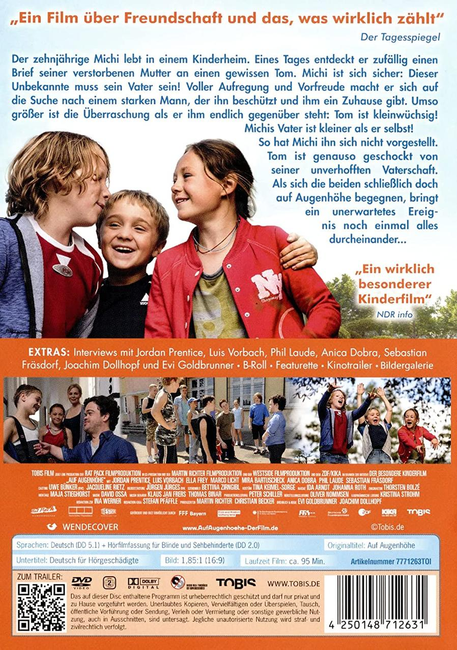 Rückseite einer DVD-Hülle mit Filmdetails, einschließlich Titel, Besetzung und eine Gruppe von Personen.