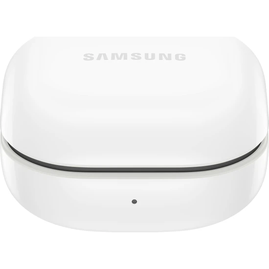 Beyaz Samsung Galaxy Buds kutusu. Yuvarlak, pürüzsüz tasarım, üstte Samsung logosu. Küçük bir ışık görünüyor.