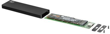SSD noir dans un boîtier, avec composants. Boîtier à gauche, carte avec SSD au milieu. Fond blanc.